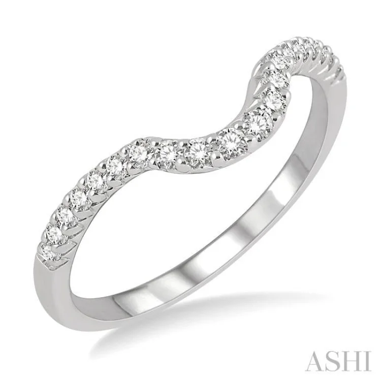 1/4 Ctw Round Diamond Wedding Band in 14K White Gold