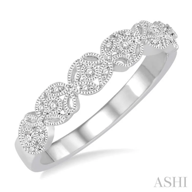 1/20 Ctw Round Diamond Wedding Band in 14K White Gold