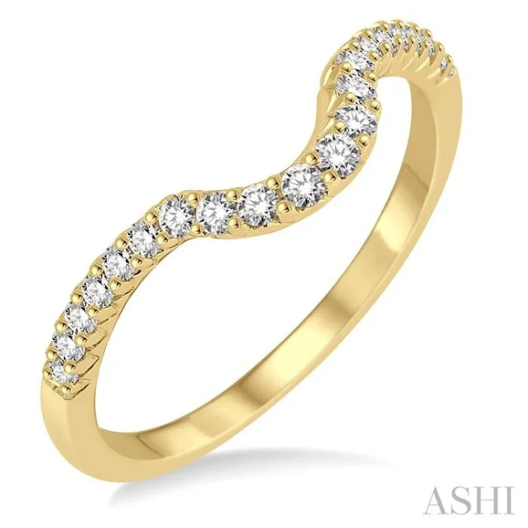 1/6 Ctw Round Cut Diamond Wedding Band in 14K Yellow Gold