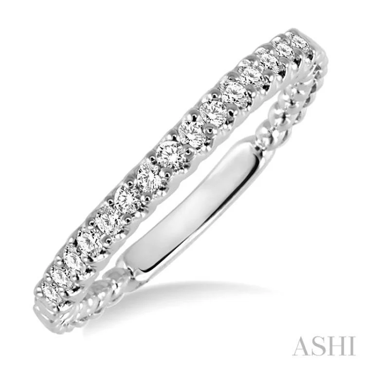 1/4 ctw Lattice Round Cut Diamond Wedding Band in 14K White Gold