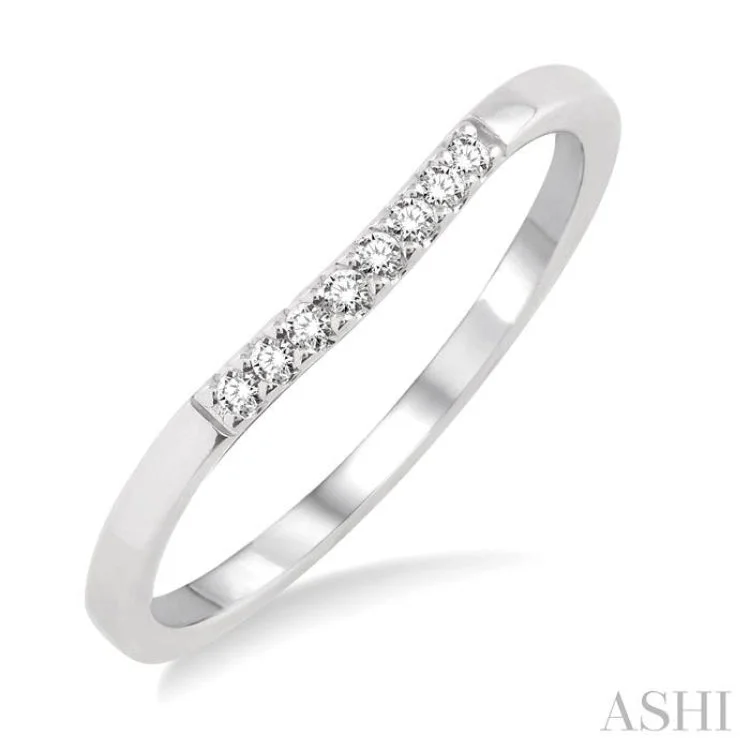 1/20 Ctw Round Cut Diamond Wedding Band in 14K White Gold