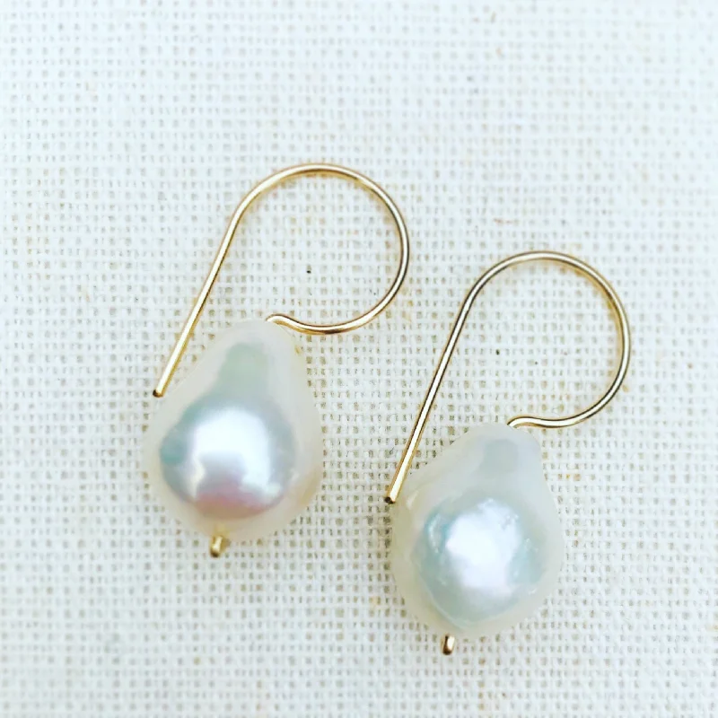 GOLD BONDI PEARL EARRING